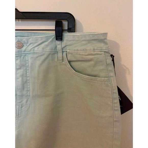 Women's Mint Jean Shorts - Picture 5 of 6